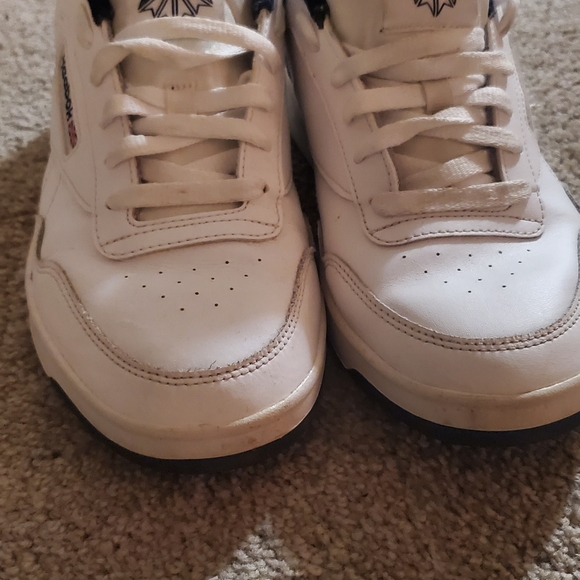 White/Navy Reebok Classics - Picture 6 of 7